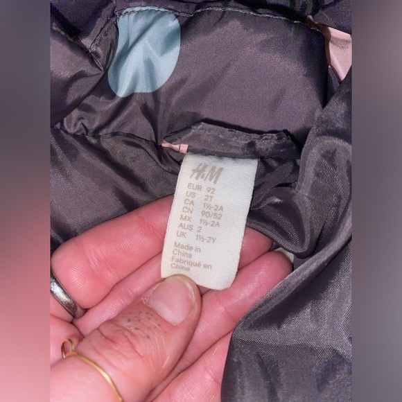 TODDLER H&M PUFFY RAINCOAT. 2T. BARELY WORN. EXCELLENT CONDITION!! - Picture 3 of 8